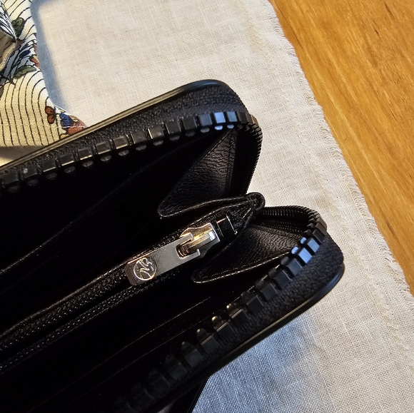 Longchamp Neo Neoprene Leather Trim Le Pliage Black Wallet Like New - Picture 5 of 6